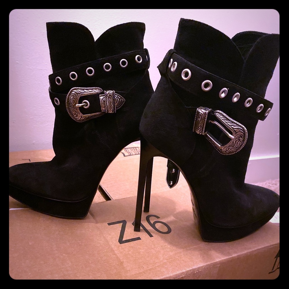 Saint Laurent “Janis” bootie